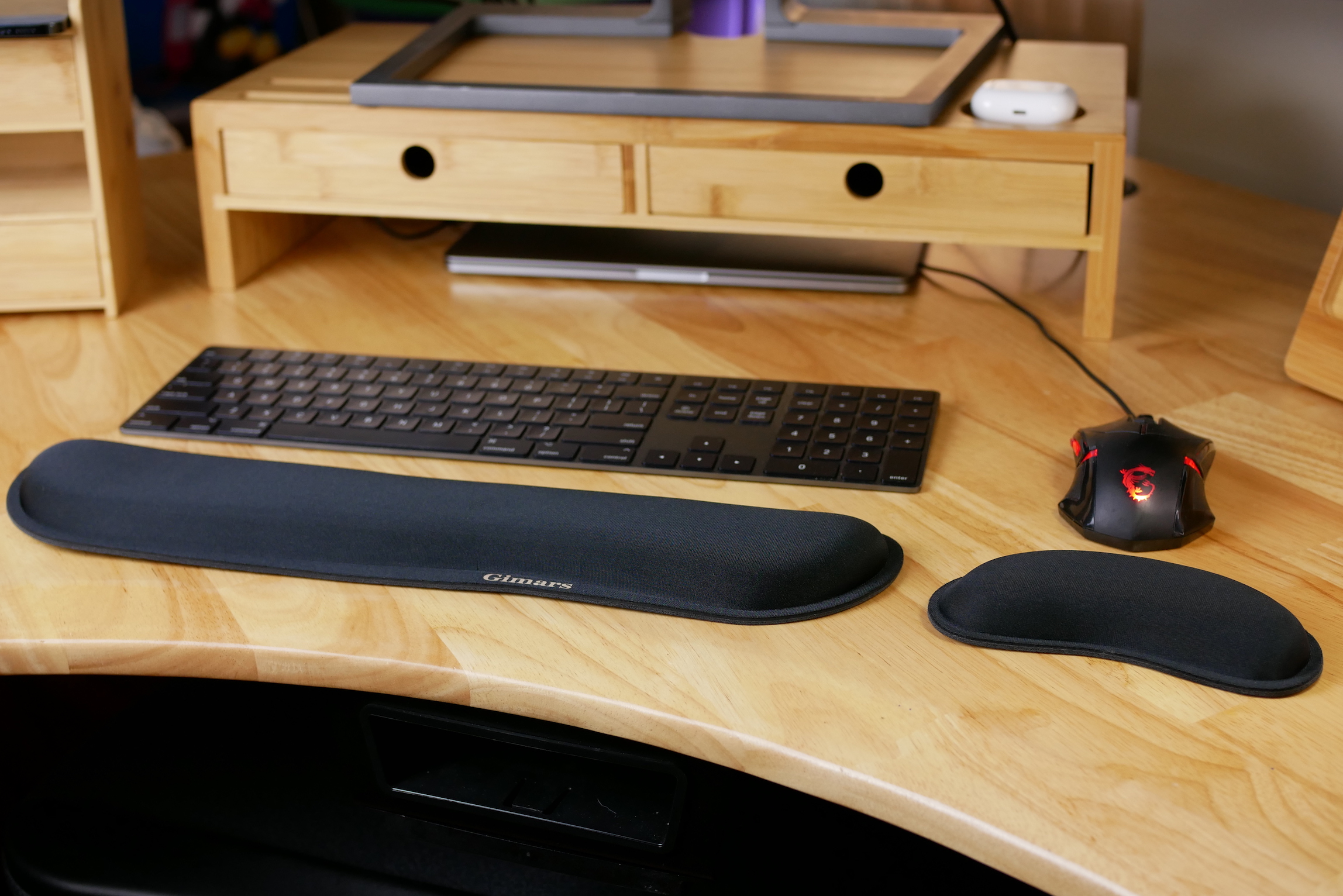 Smart Desk Accessories for a More Organized Workspace​