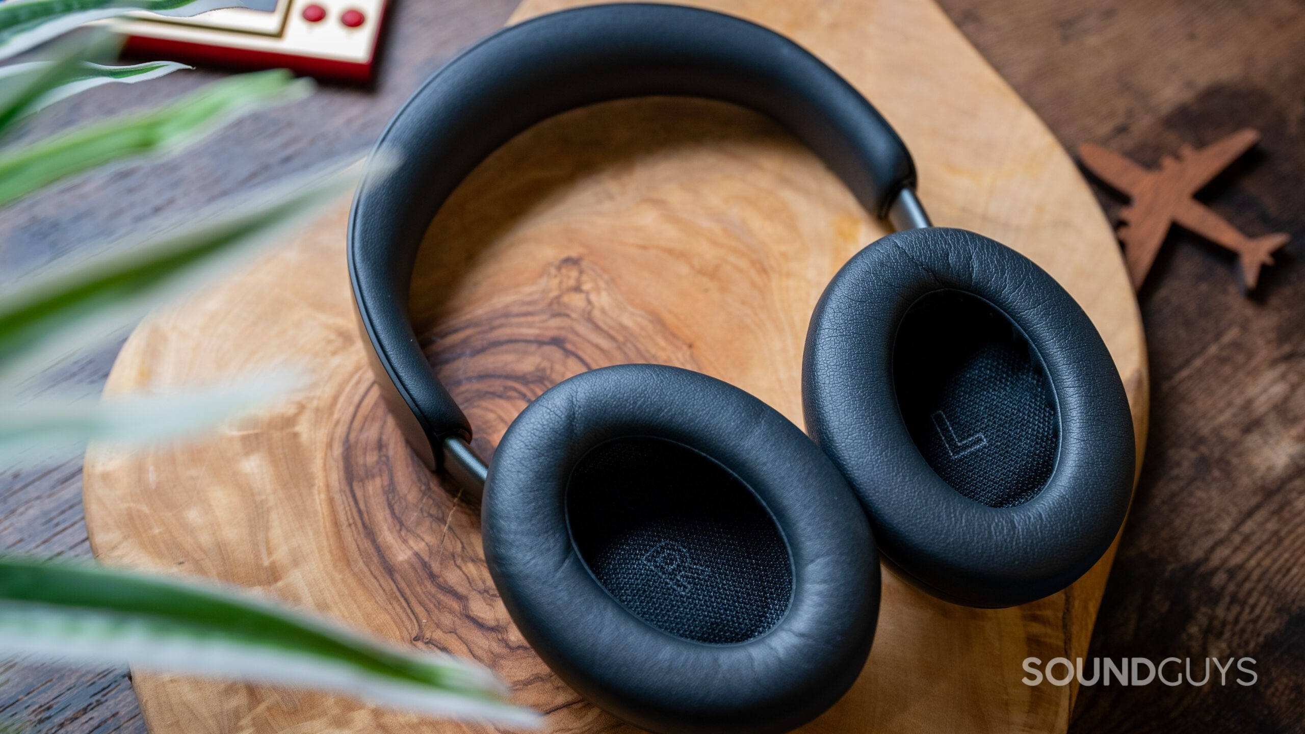 Noise Canceling Headphones for Focused Work and Clear Communication​